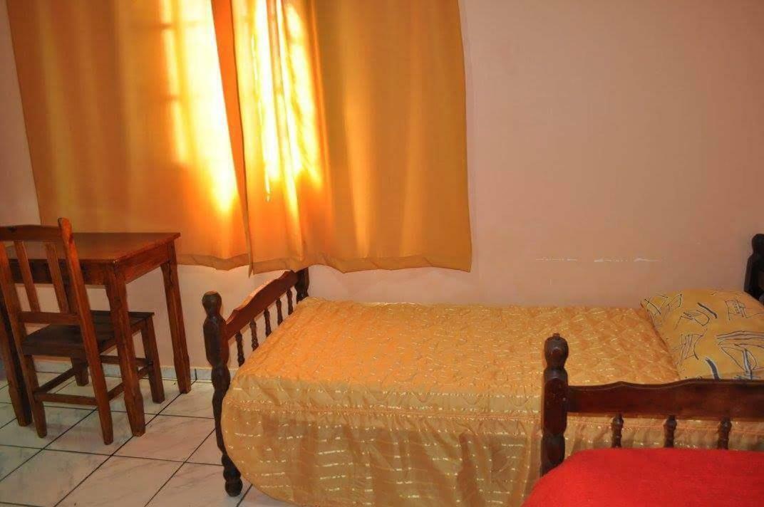 Hospedagem Centro Champagnat لوندرينا المظهر الخارجي الصورة